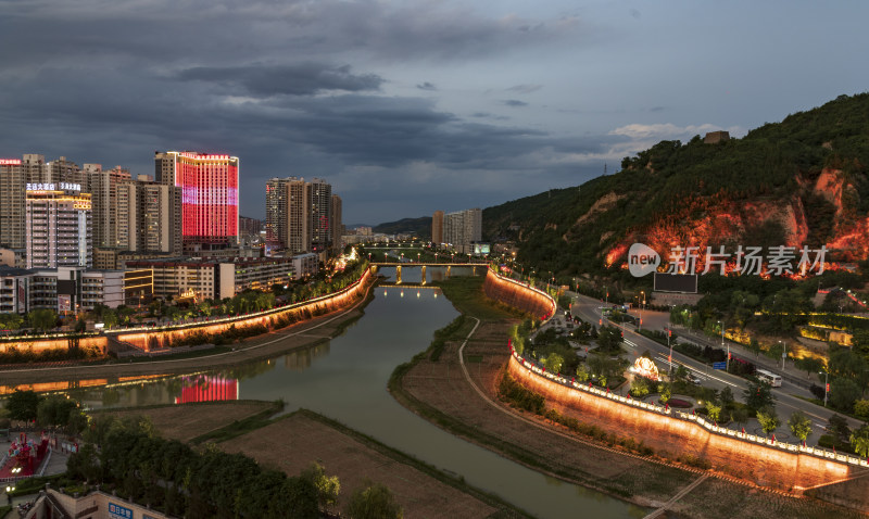 延安市宝塔山延河大桥夜景