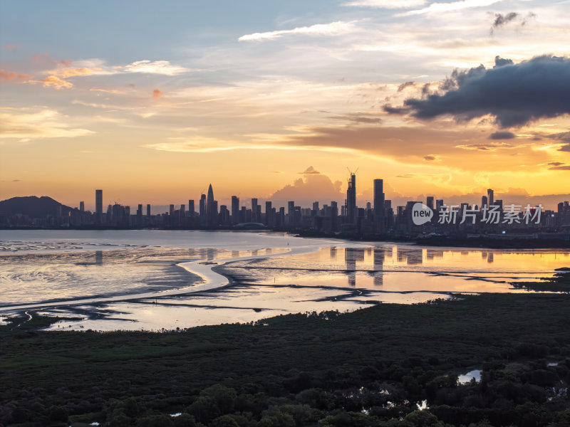 广东大湾区深圳前海湾涂滩日落城市夜景航拍