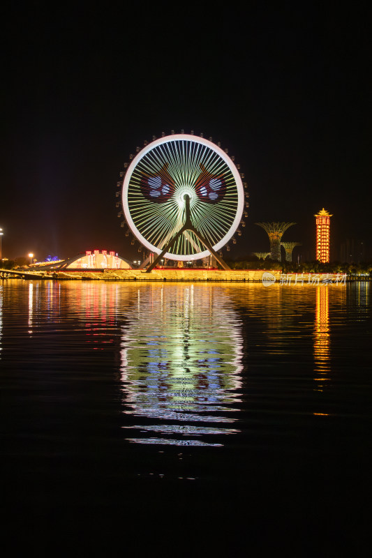 唐山惠丰湖唐山之光摩天轮夜景与湖光倒影