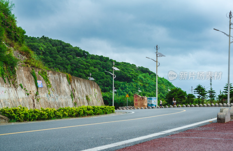 福建省福州平潭岛北港村的山间弯道