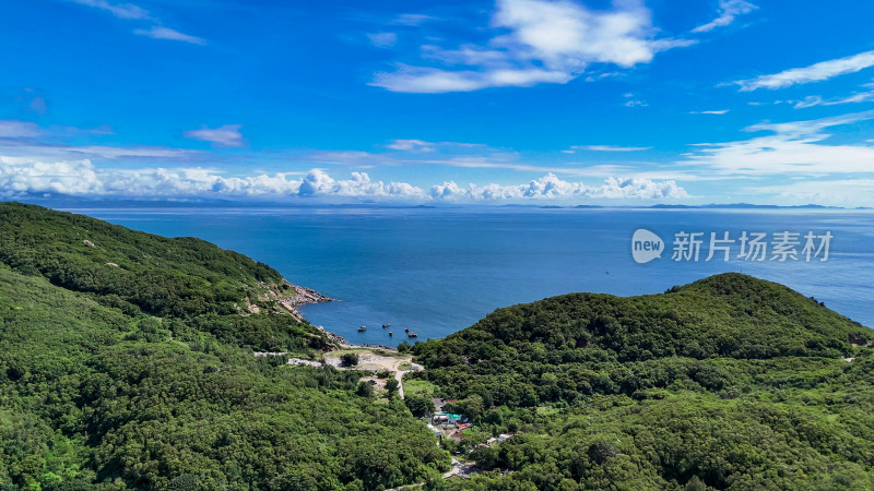 海上岛屿海岛大海蓝色海洋风景航拍图