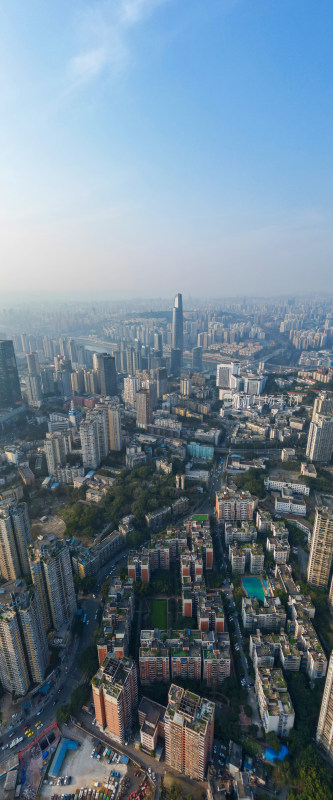 重庆西部第一高楼陆海国际中心竖拍全景