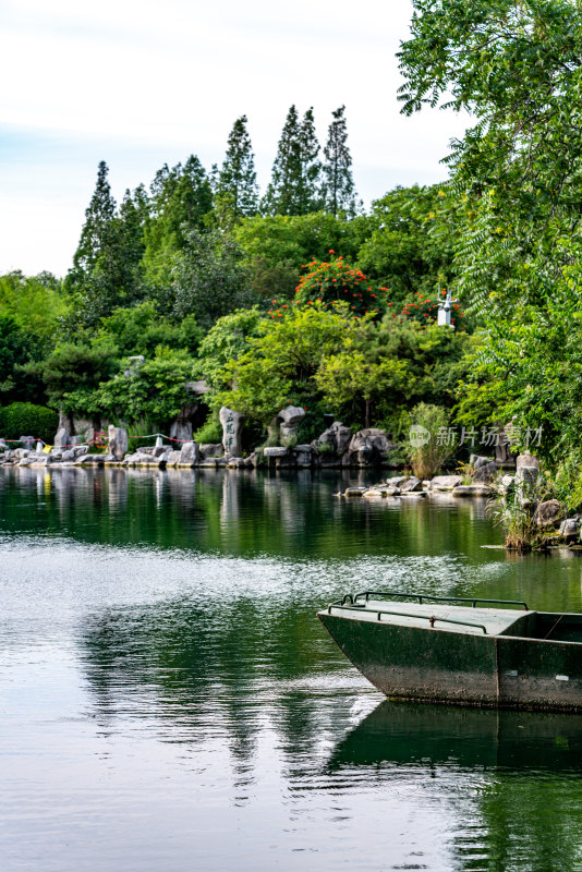 夏天的济南五龙潭公园景观