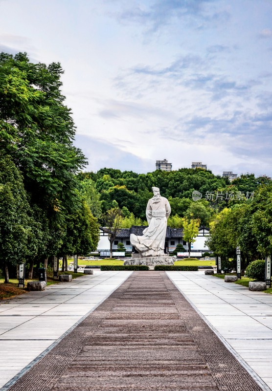 黄冈遗爱湖公园园林中式苏东坡雕像景观