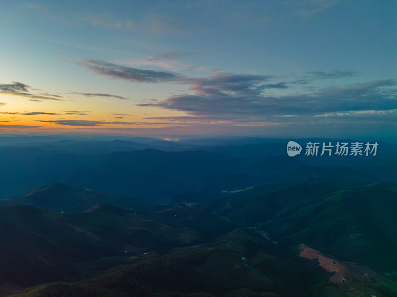 航拍日落时的夕阳天空景色