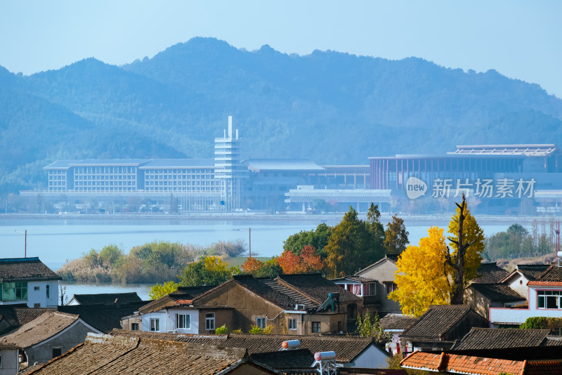 宁波院士中心上俯瞰东钱湖风景