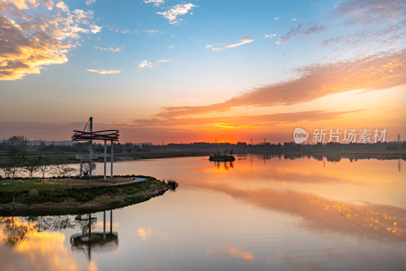 枣庄蟠龙河鹭鸣岛观景台夕阳