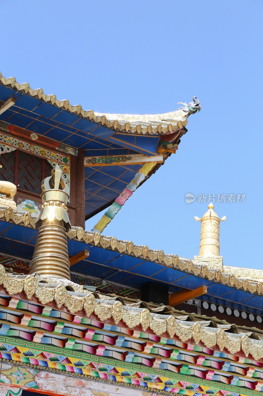 四川阿坝州松潘川主寺寺庙建筑和屋顶