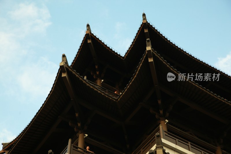 中式古建筑屋顶仰拍视角