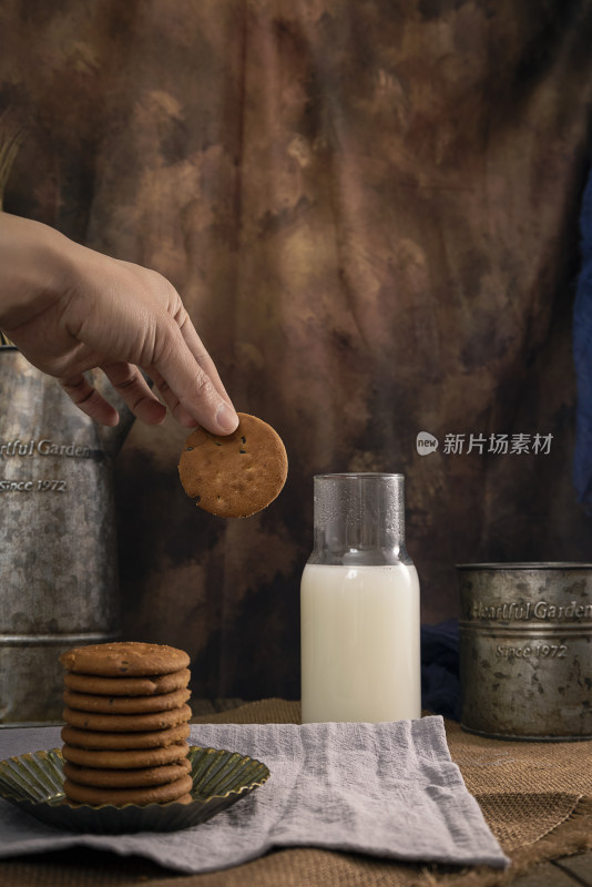 饼干牛奶早餐图片