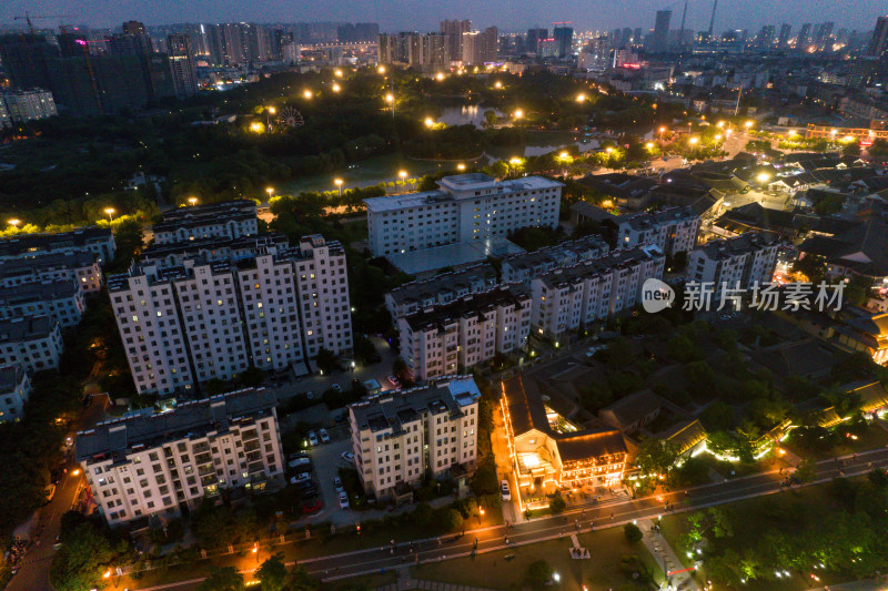 江苏淮安城市夜幕降临夜景灯光航拍摄影图