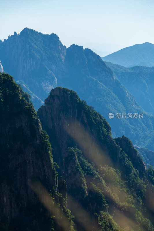 形态各异的山峰