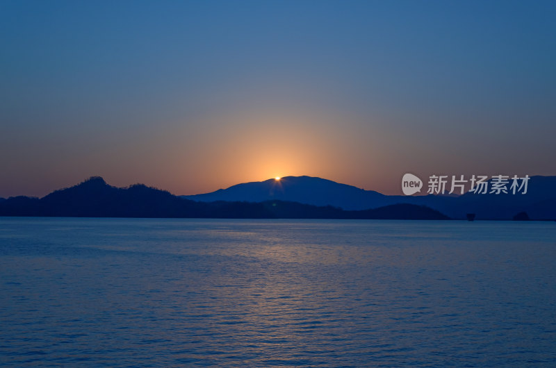 香港大埔区大美督船湾淡水湖日出朝阳