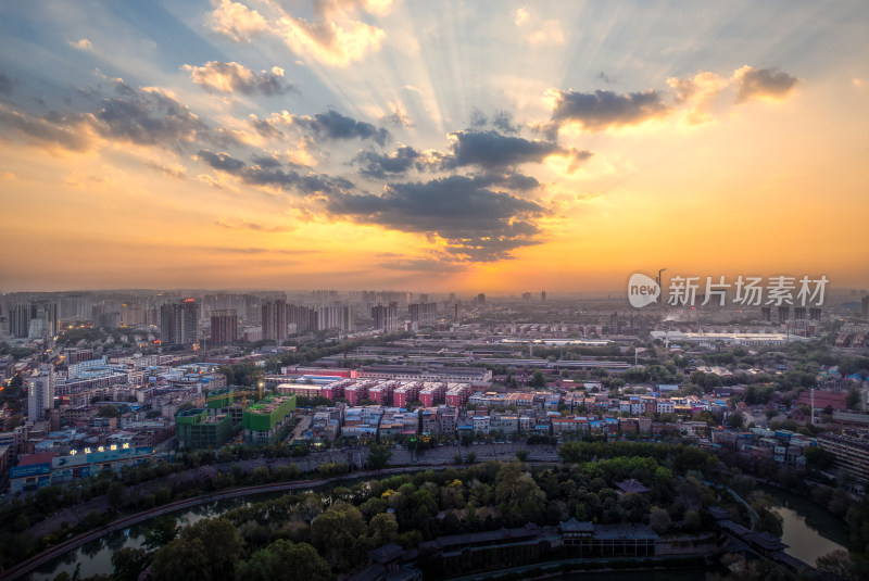 河南省洛阳市城市晚霞特写航拍