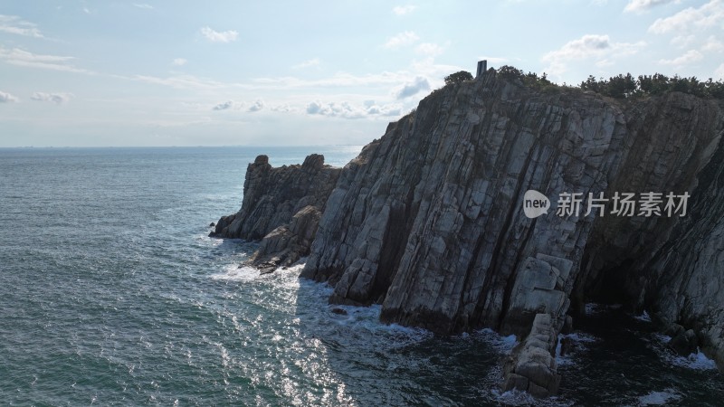 航拍威海市环翠区北环海路猫头山秋季风景