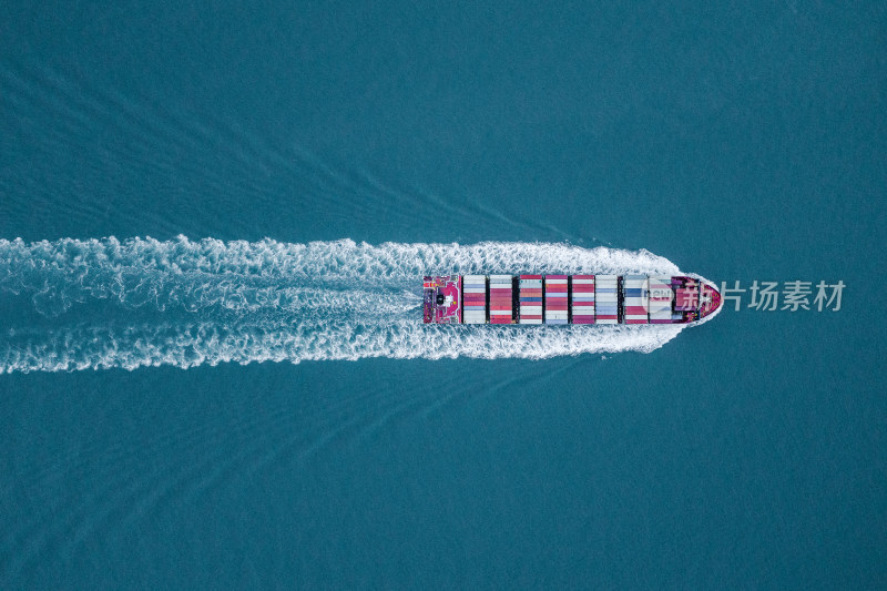 中国广东省珠海市万山群岛珠江口集装箱船