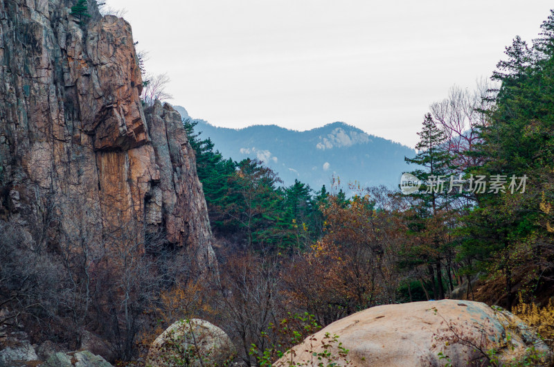 青岛崂山北九水景区，秋季山谷风光