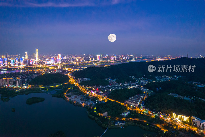 航拍长沙西湖公园城市夜景天际线