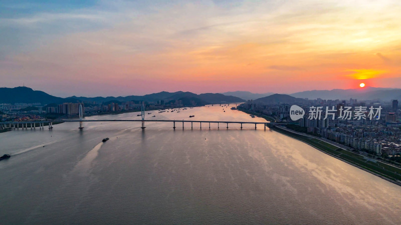 广东肇庆城市晚霞航拍图