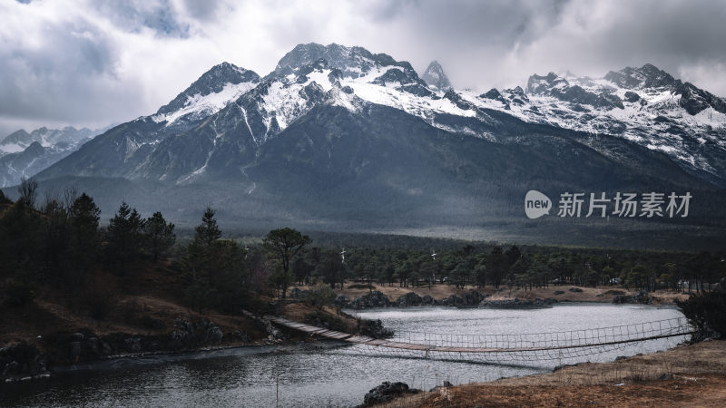 云南丽江玉龙雪山山峰