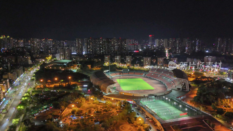 四川自贡南湖体育中心夜景摄影图