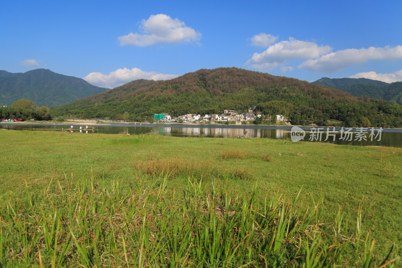 山间湖泊 宁静致远