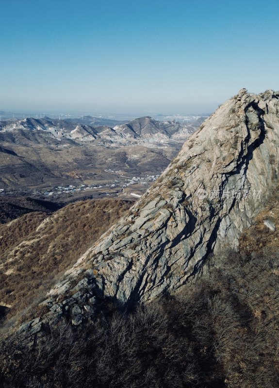 崇山峻岭