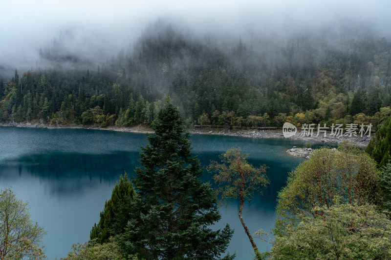 四川阿坝藏族羌族自治州九寨沟景区