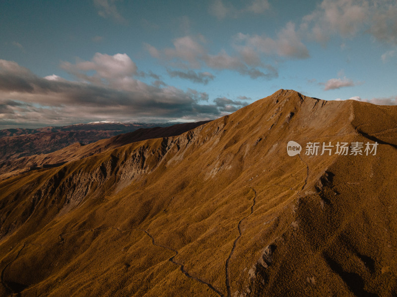 新西兰南岛Roys Peak航拍山脉