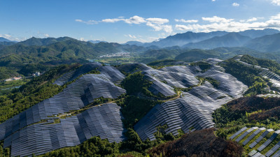 航拍大型光伏发电基地，新能源产业基地