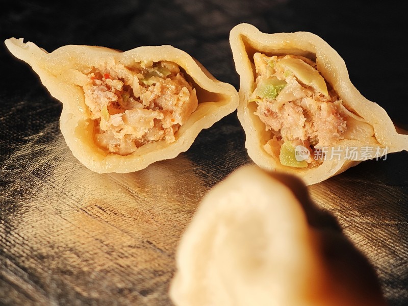 馅料饱满的饺子特写展示