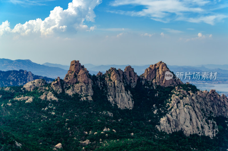 青岛崂山蓝天白云与青山