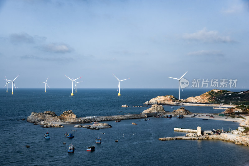 新能源福建平潭海边的风力发电机组