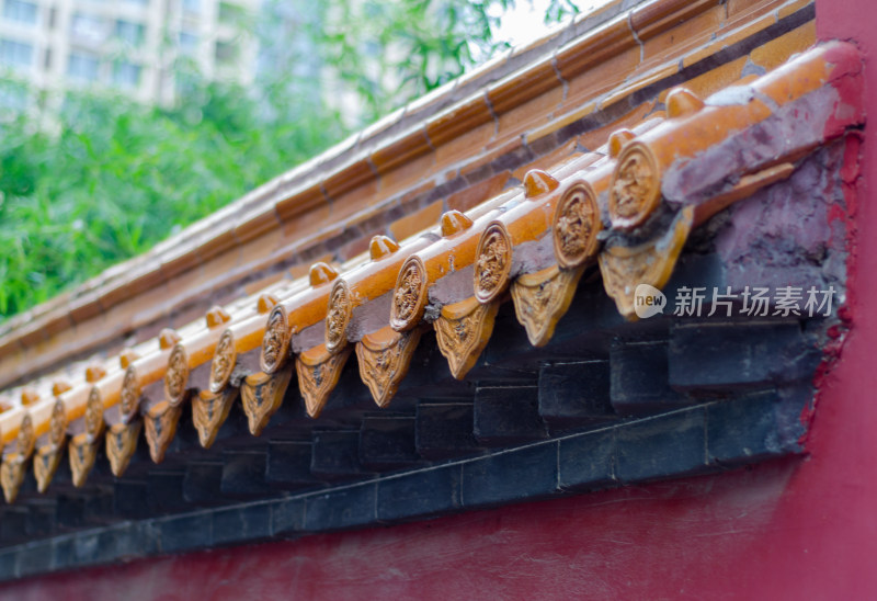 黄瓦红墙的青岛观音寺