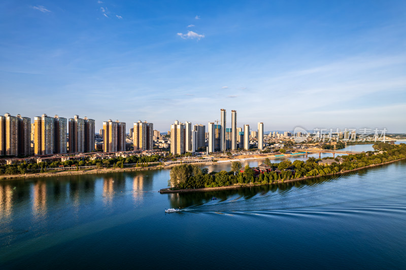 湖南衡阳湘江东洲岛夏日城市风光航拍