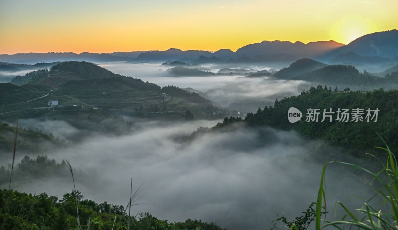 重庆酉阳：破晓时分的壮丽山河