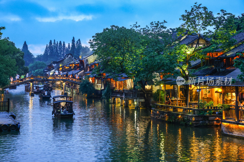 梅雨季的乌镇西栅夜景