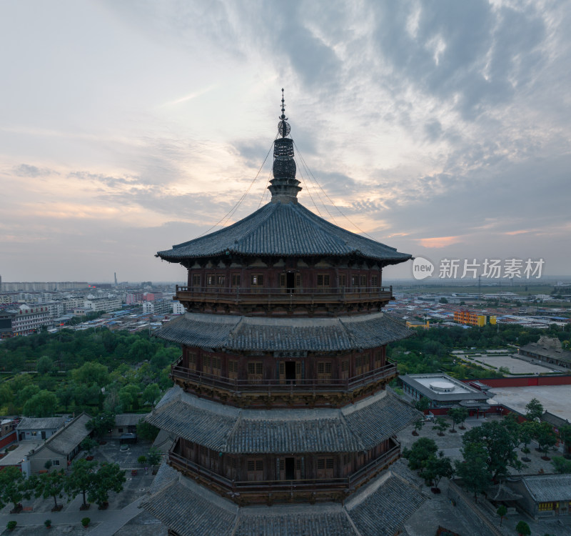 航拍视角下的古老木塔全景