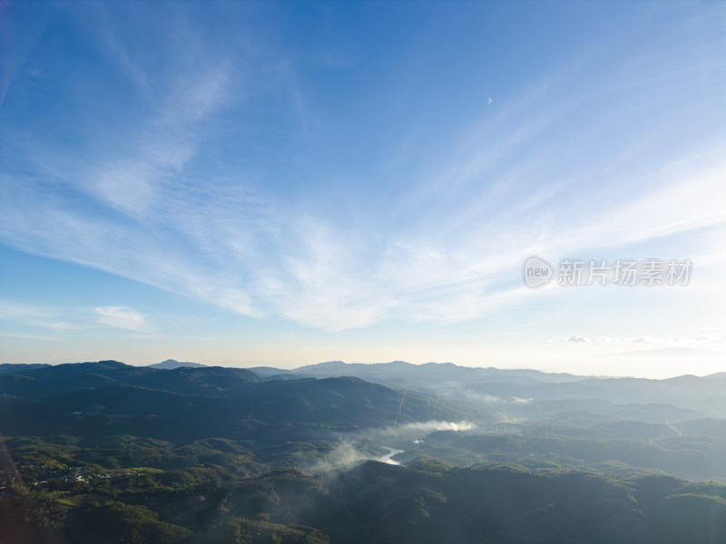 辽阔壮观的群山航拍全景