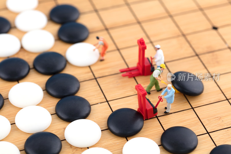 微缩创意搬运工运棋子下围棋