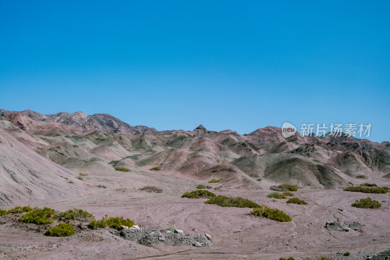 新疆干旱的戈壁风光