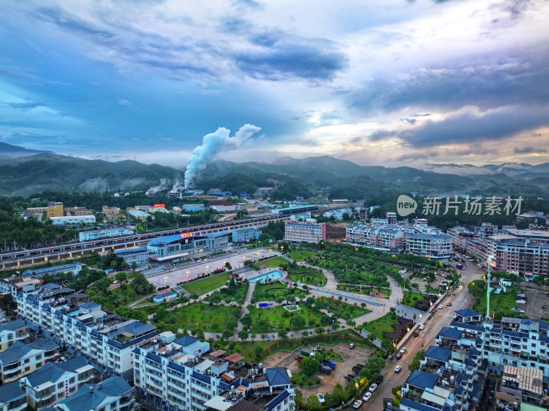 雨后城市车站