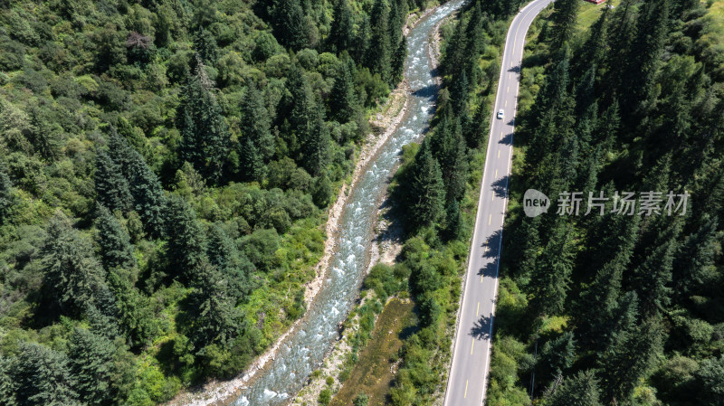 峡谷河流公路汽车航拍