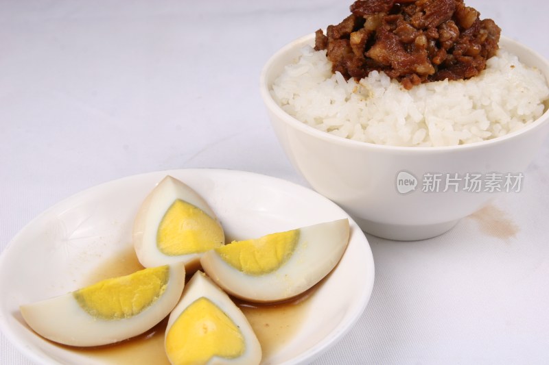 鸡蛋卤肉饭