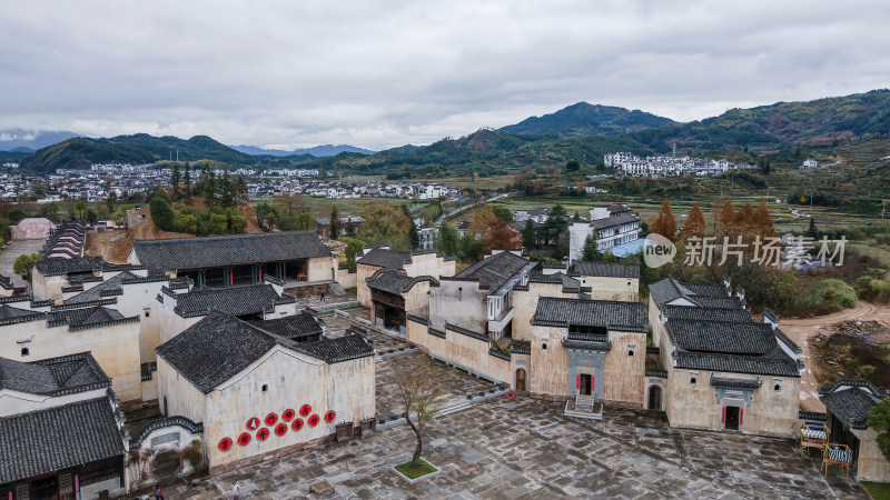 安徽呈坎村山村秋景徽派建筑群航拍