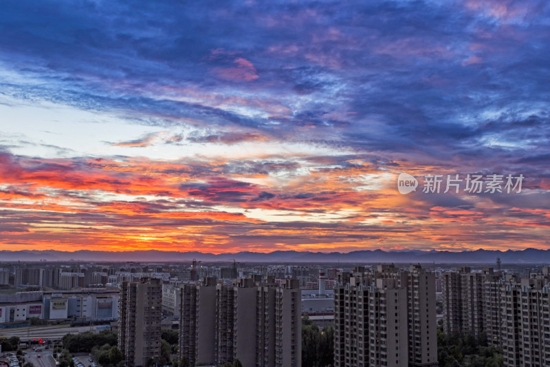 余晖天边火烧云自然风光夕阳落日晚霞