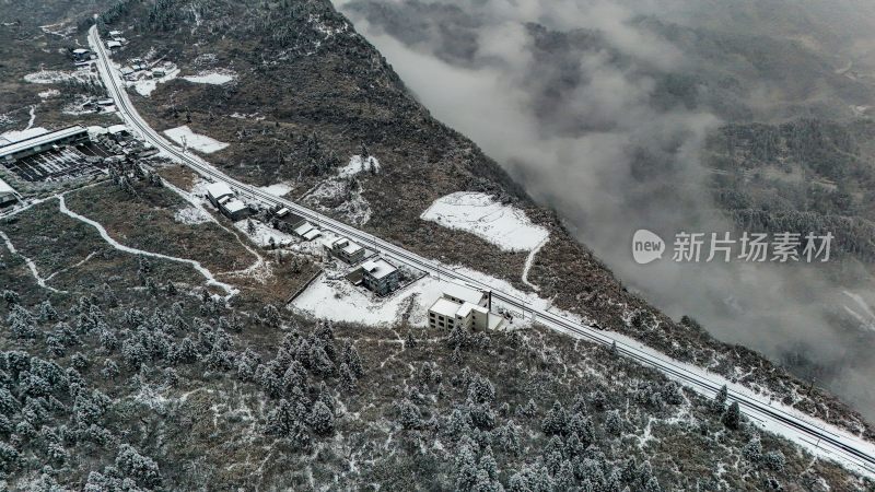 重庆酉阳：大雪纷飞赏雪忙