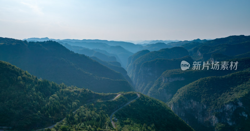 乌蒙山深处盘山公路