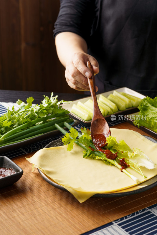 中国东北特色美食干豆腐蔬菜卷