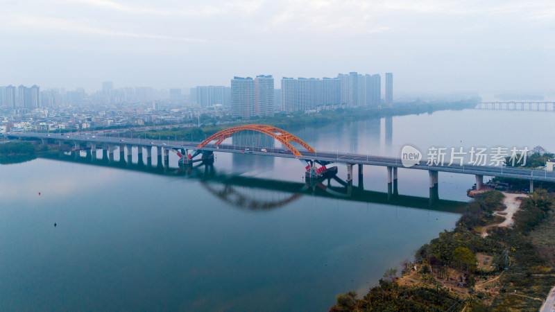 春季清晨时分雾天的惠州隆生大桥航拍景观